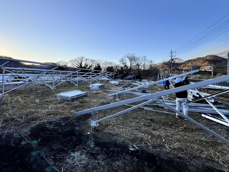 太陽光発電設置作業の画像