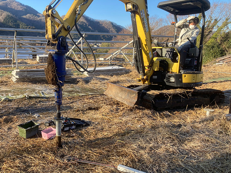 油圧クローラードリルの作業画像